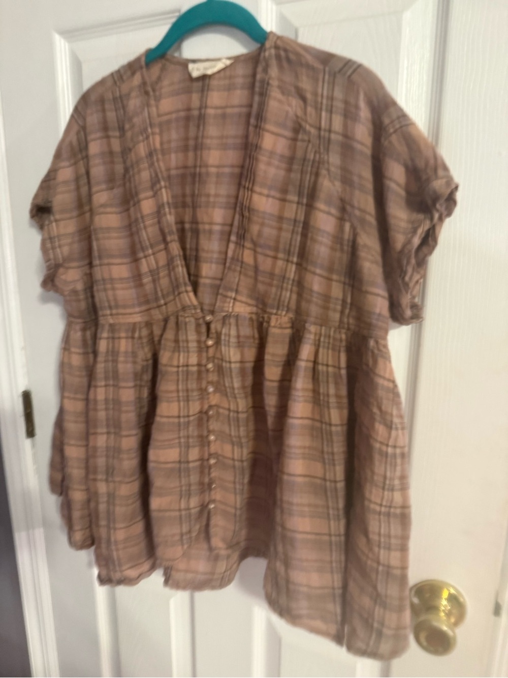 Beiges and brown ‘s very light pretty short sleeve v-neck blouse
